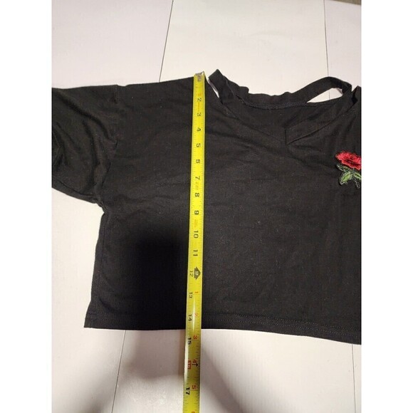 Black Rose Patch Graphic Boxy Cropped Tee - Picture 3 of 8